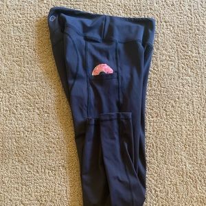 Black leggings donut in pocket